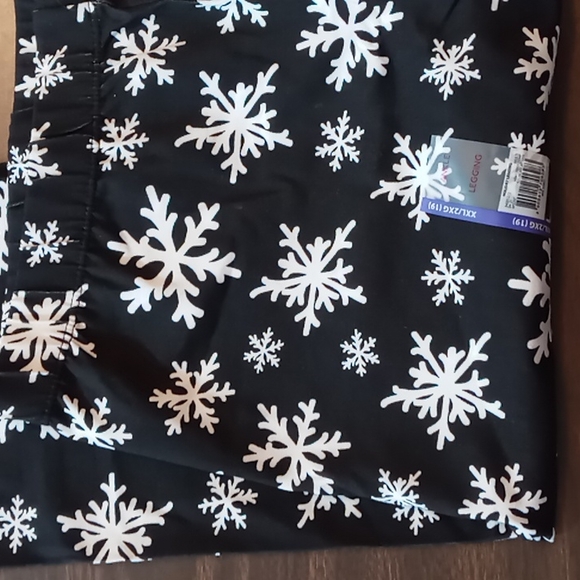 No Boundaries Black w White Snowflake Ankle Leggings 2X(19) NWT - Picture 3 of 4